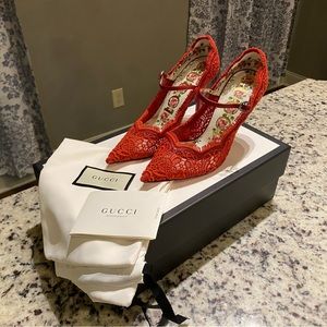 Gucci Virginia Crystal Embellished Red Floral Lace Mary Jane Heel Size 35 1/2